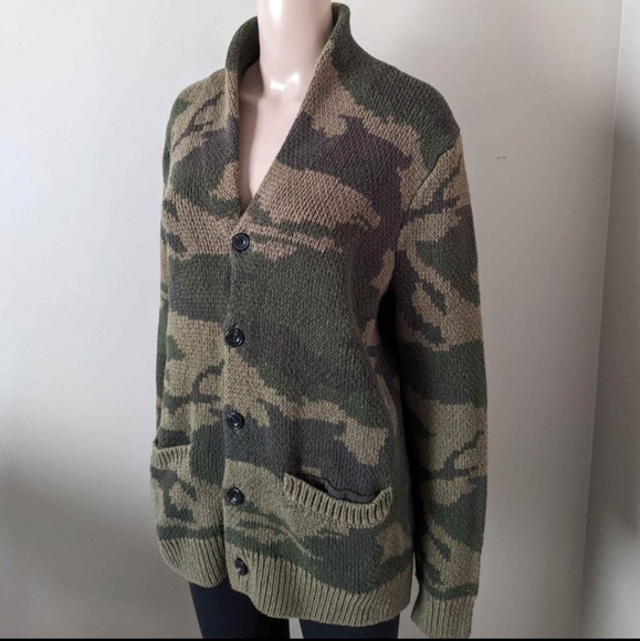 Abercrombie and Fitch camo cardigan sweater, size medium - Picture 3 of 7